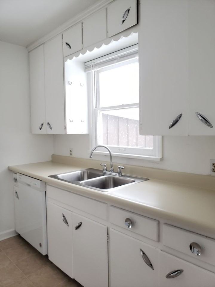 1025 Yale Ave - Photo 7 of 15