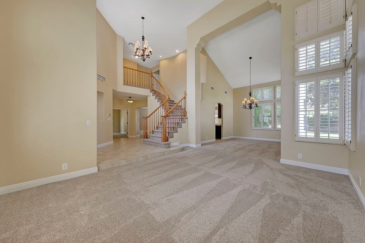 29 Crown Valley Dr - Photo 3 of 45