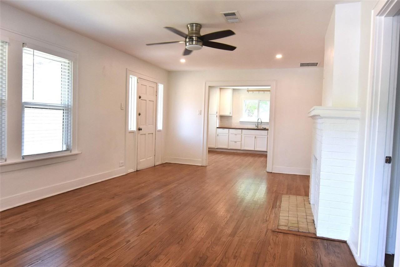 1102 Elmhurst Pl - Photo 3 of 13