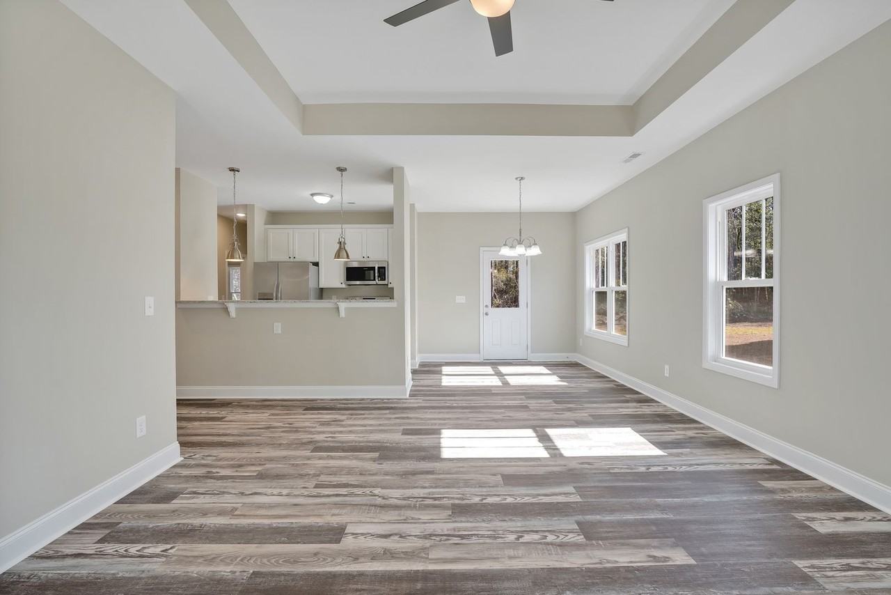 1271 Dan Owen Dr - Photo 3 of 32