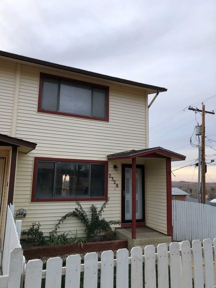 2328 East 8th Street - Photo 2 of 17