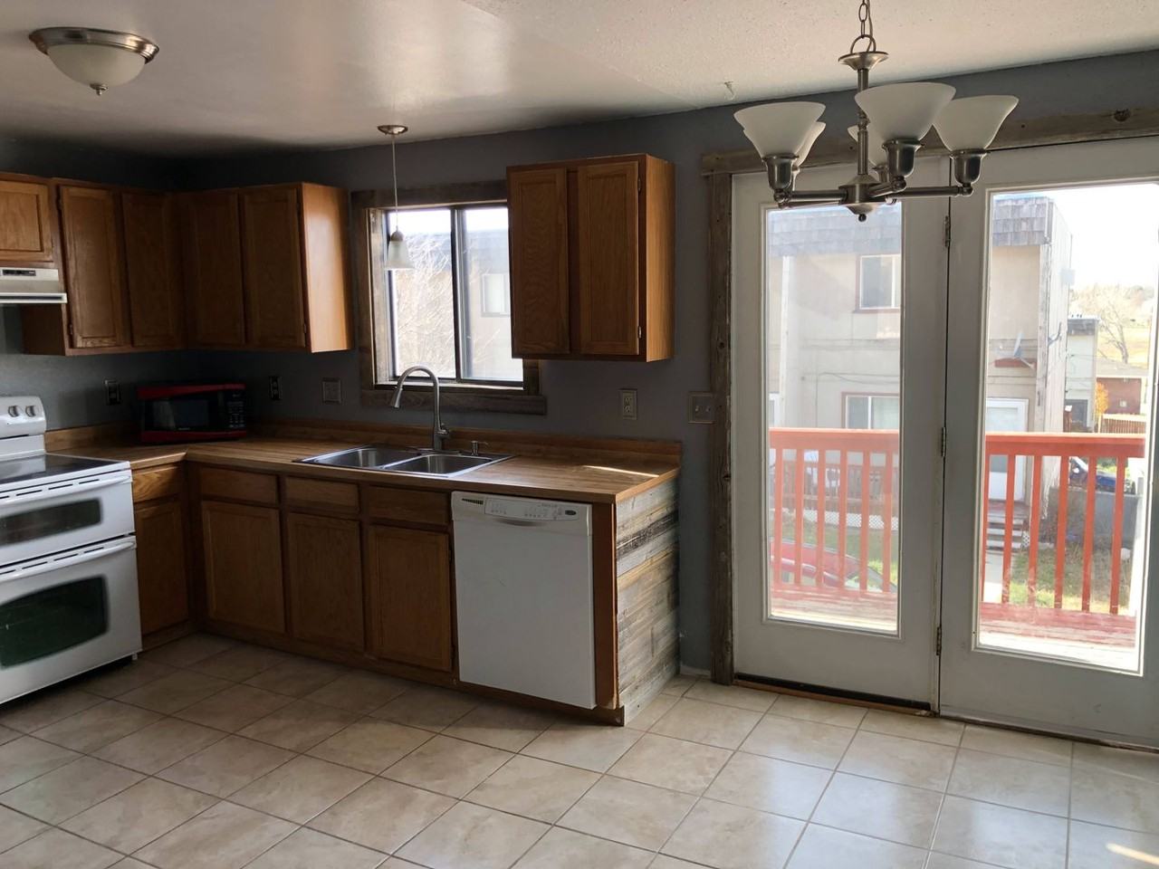 2328 East 8th Street - Photo 4 of 17