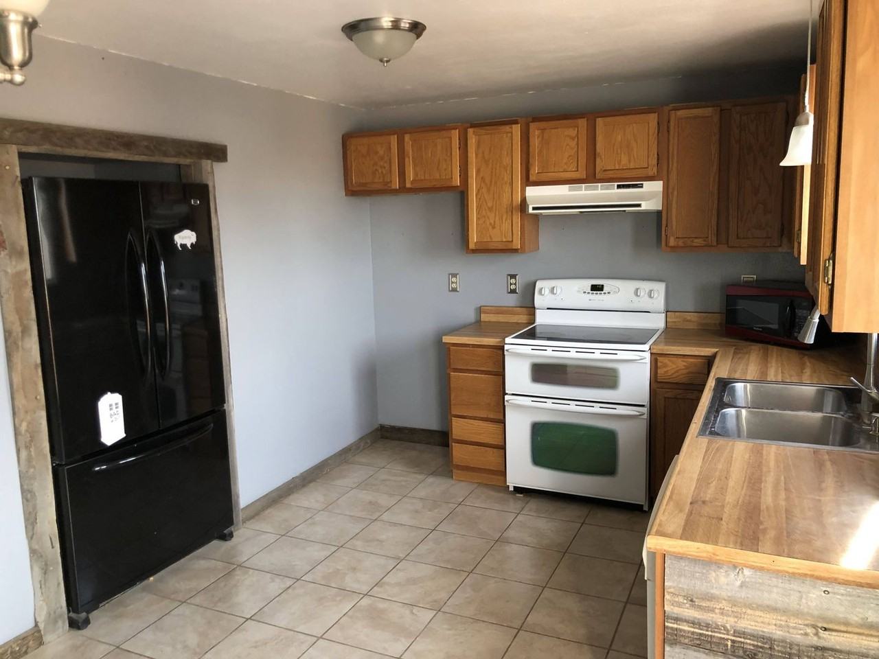 2328 East 8th Street - Photo 5 of 17