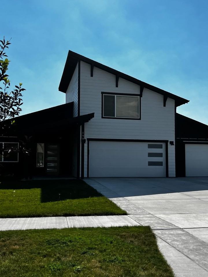 198 Pioneer Crossing Blvd - Photo 2 of 12