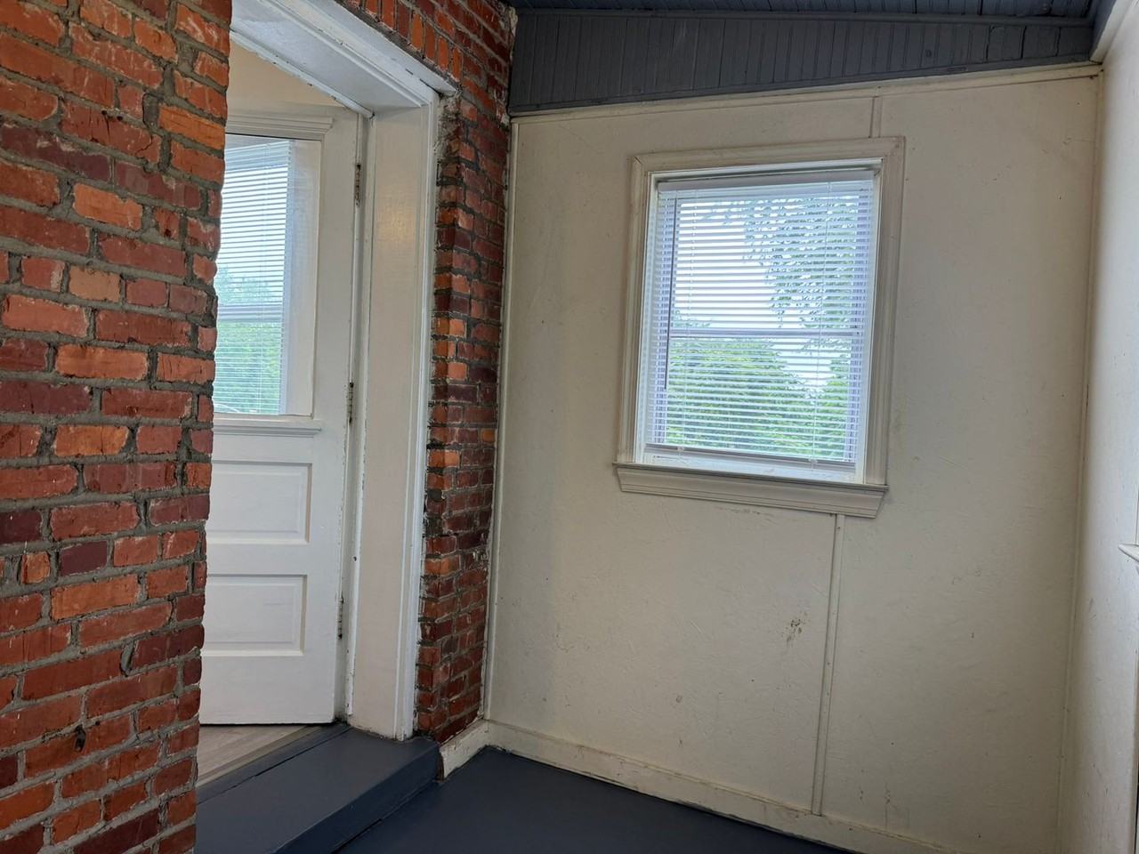 601B E Broadway - Photo 3 of 17