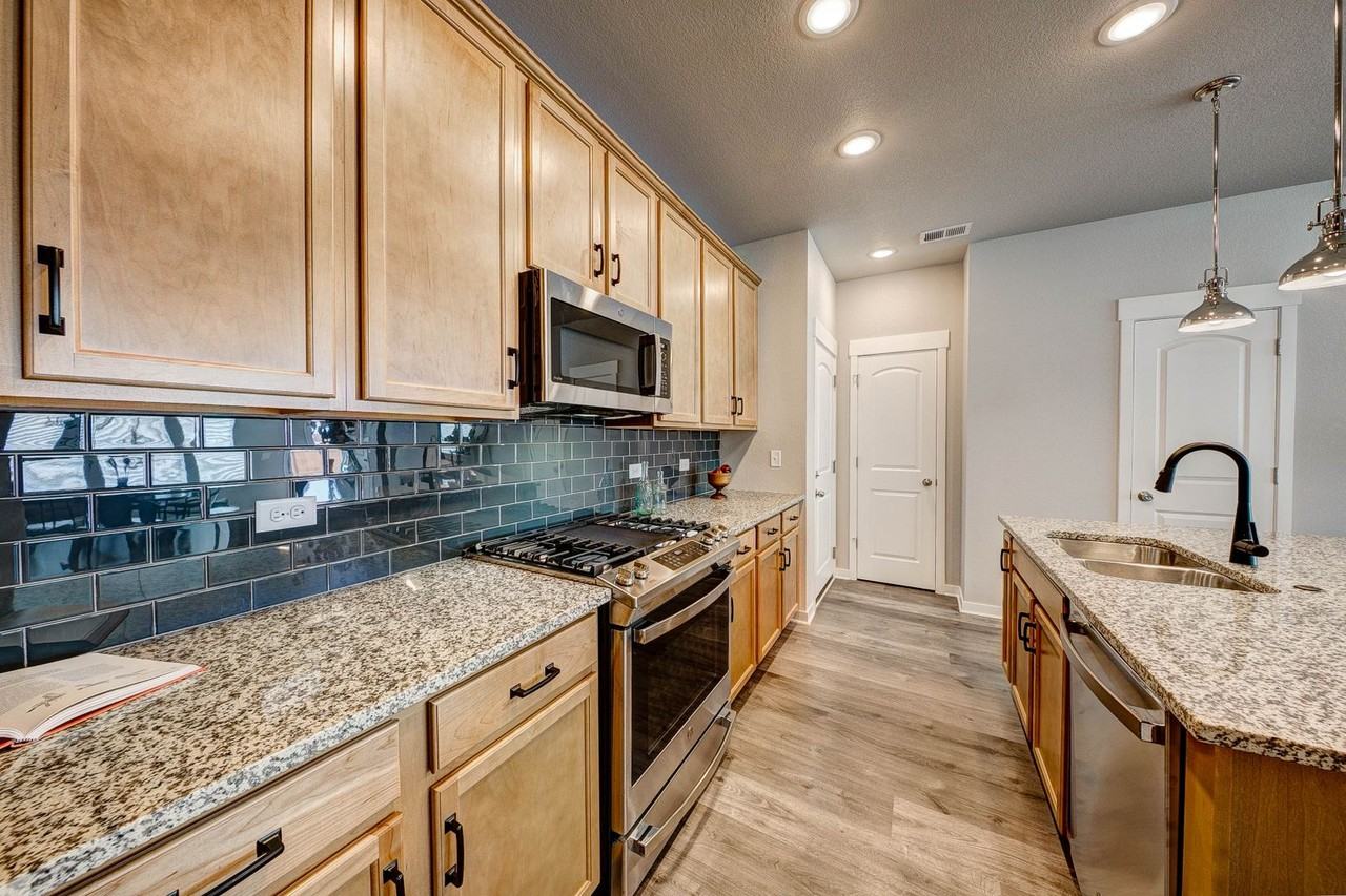 4504 Barrow Ln - Photo 7 of 38