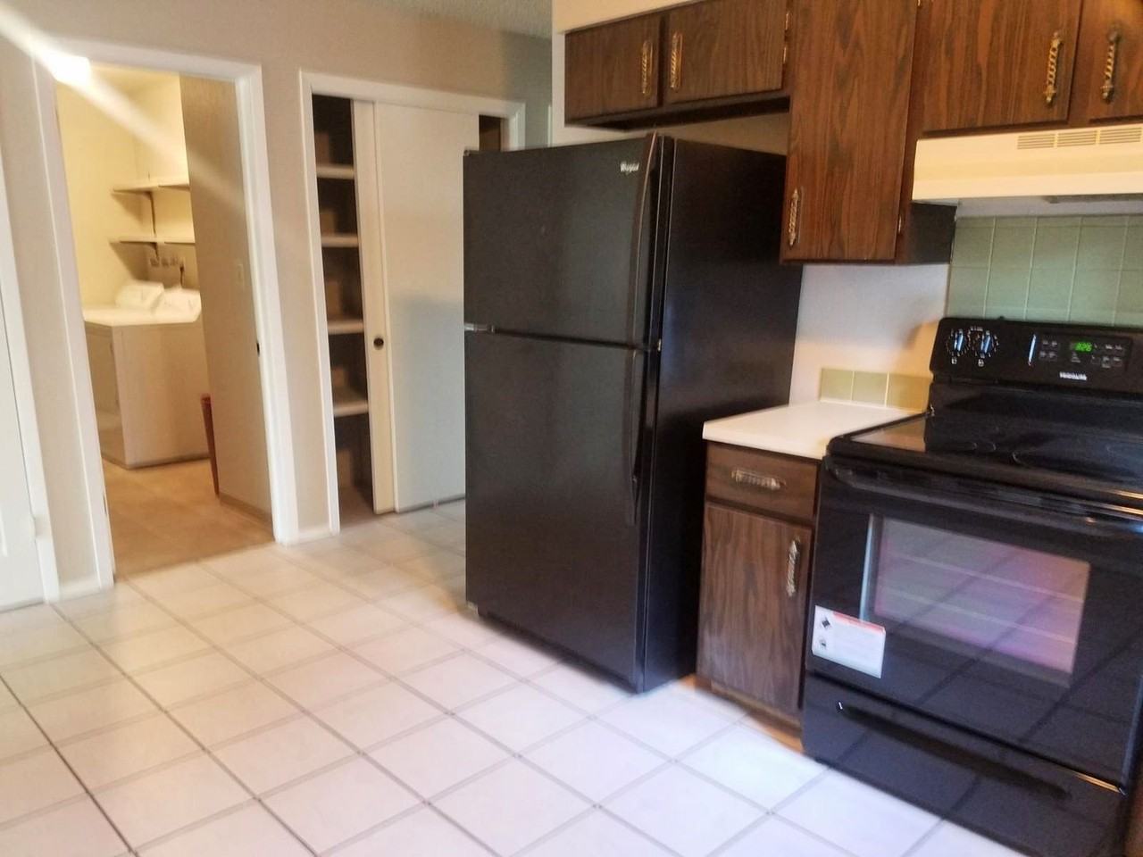 1624 Larch St - Photo 2 of 10