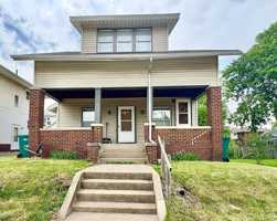 featured image of 215 S Pine St