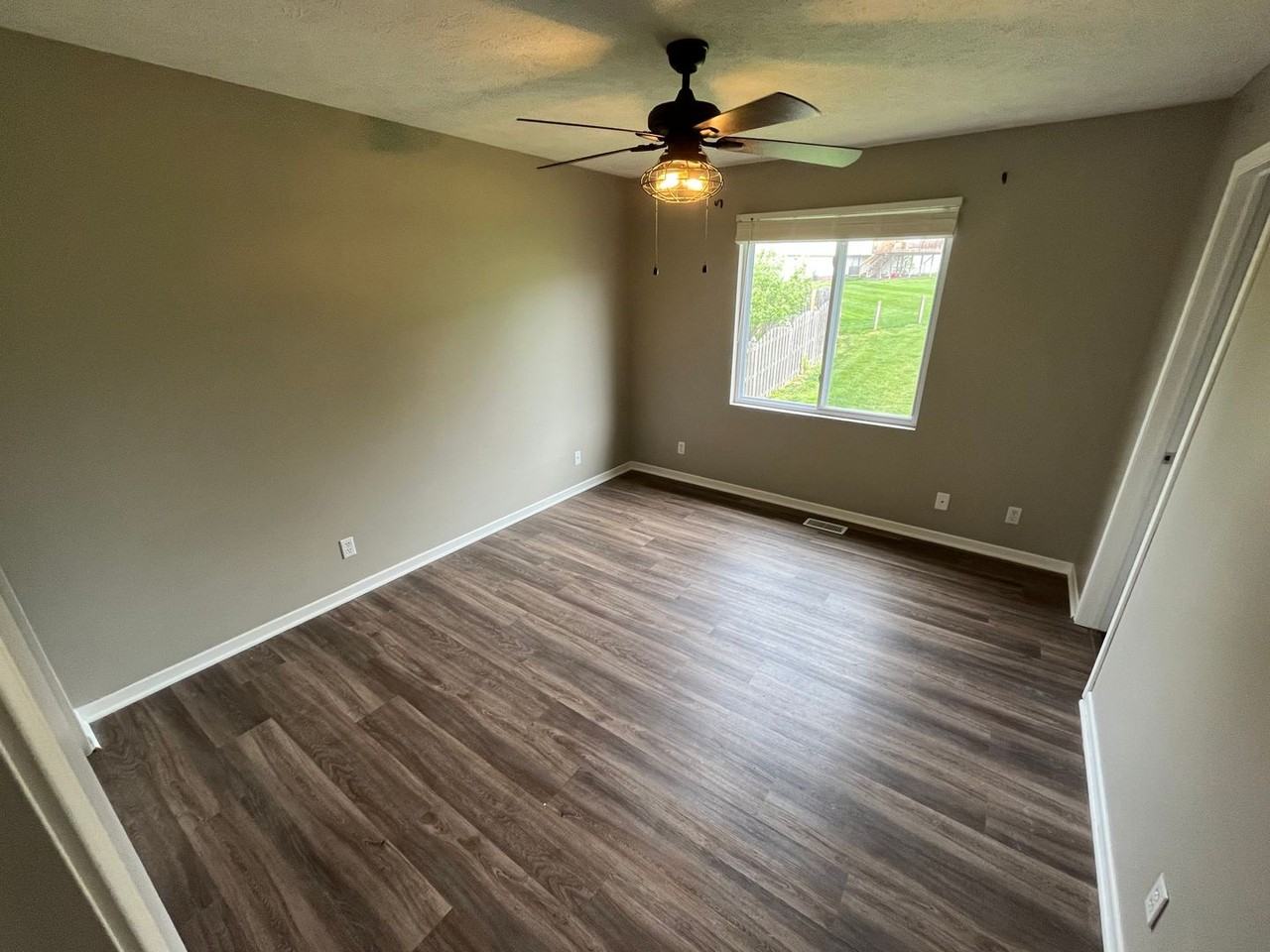 2704 Mesa St - Photo 3 of 12