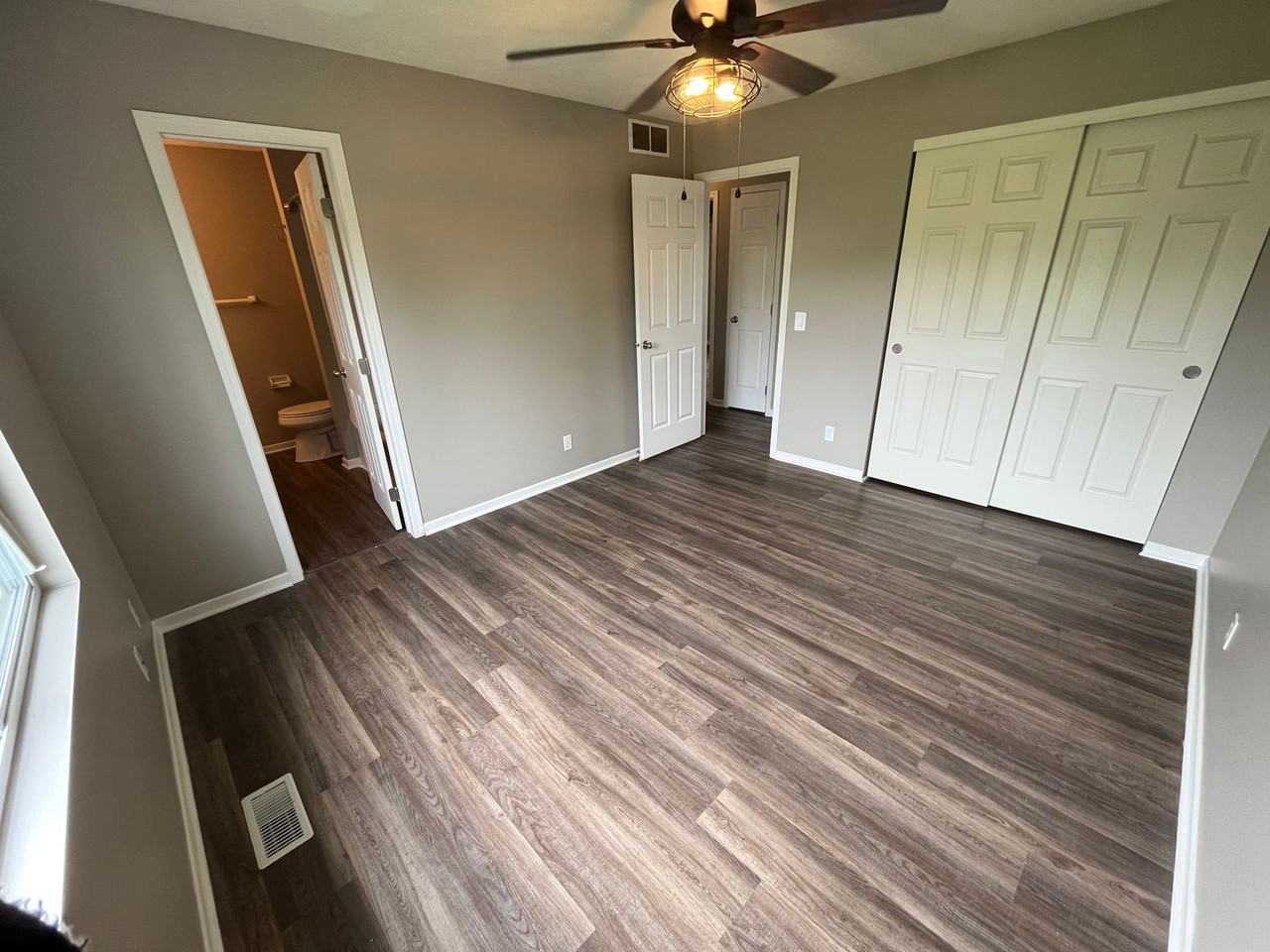2704 Mesa St - Photo 4 of 12