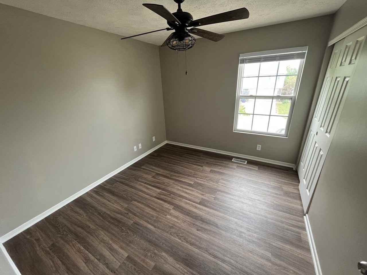 2704 Mesa St - Photo 6 of 12