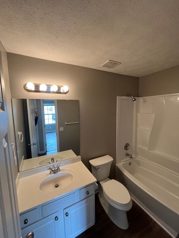 2704 Mesa St - Photo 7 of 12