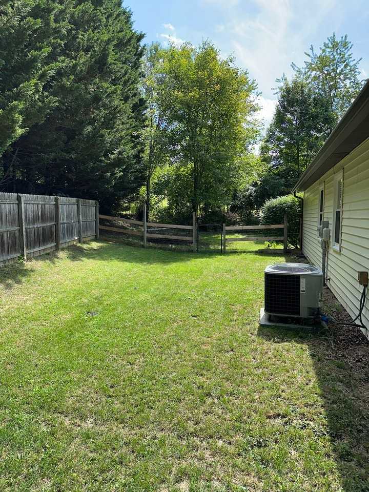 1600 Hardwood Dr - Photo 3 of 33