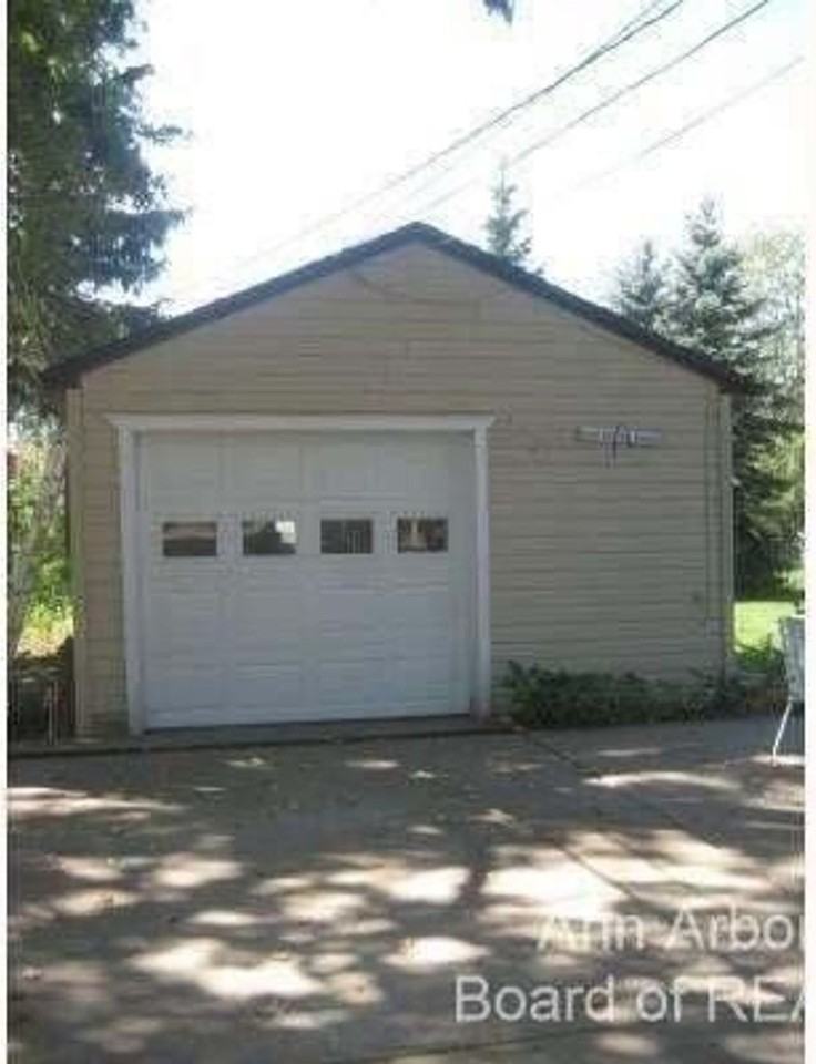 7425 Ann Arbor St - Photo 3 of 7