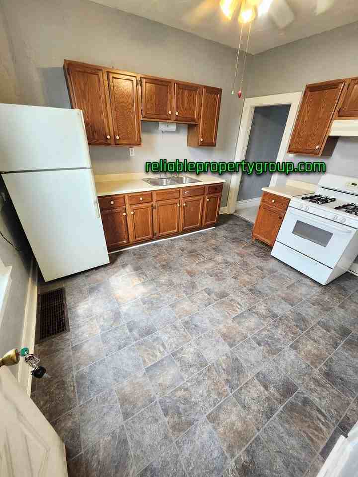 1114/1116 Columbia Ave - Photo 2 of 14