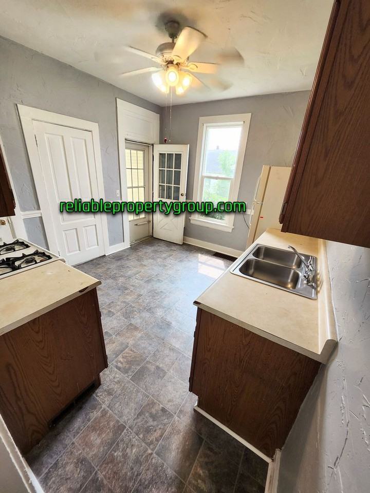 1114/1116 Columbia Ave - Photo 3 of 14