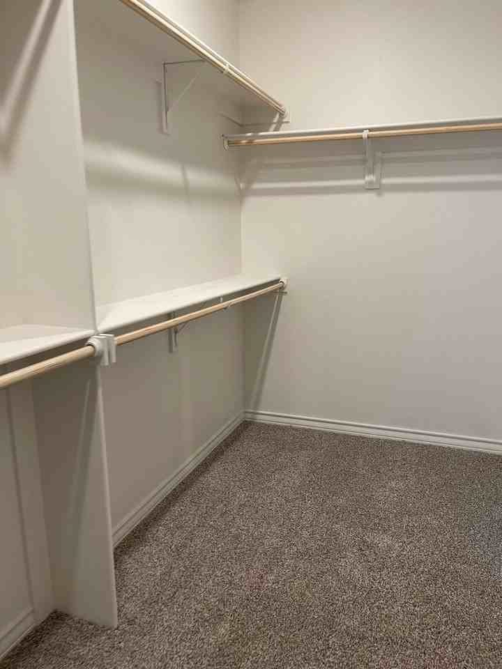 7811 96th St - Photo 2 of 20