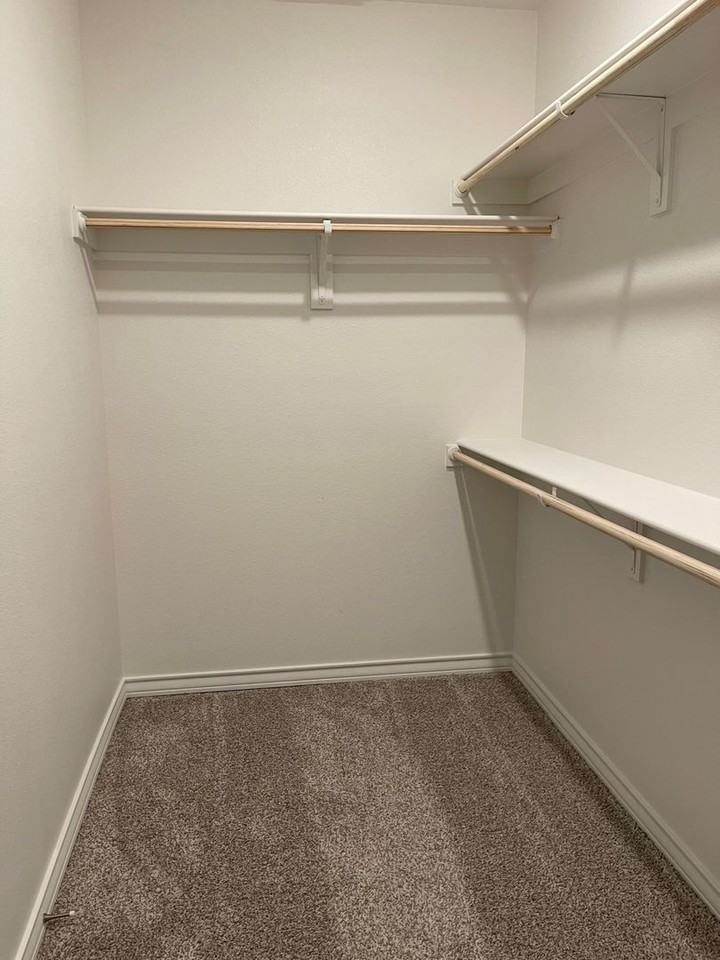 7811 96th St - Photo 3 of 20