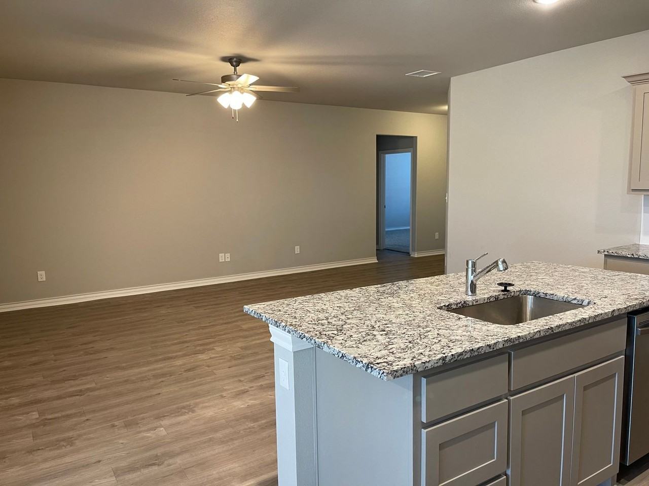 7811 96th St - Photo 5 of 20