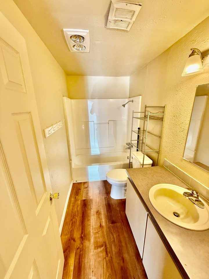 2124 Arthur St #15 - Photo 4 of 11