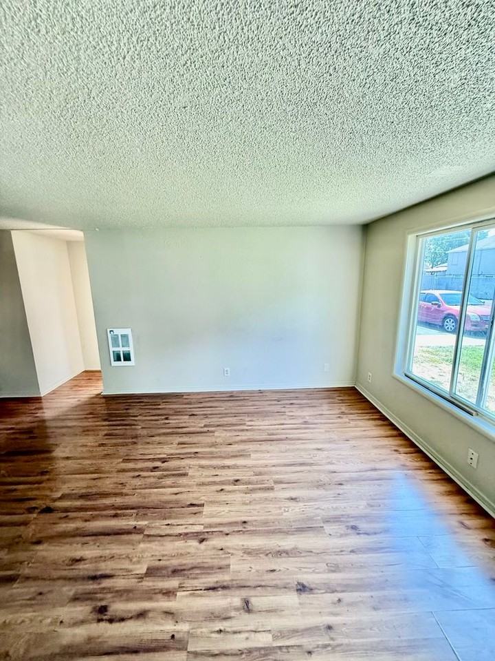 2124 Arthur St #15 - Photo 5 of 11