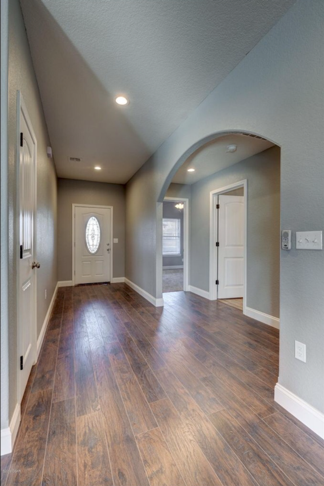 2219 Kentucky Ave - Photo 2 of 10