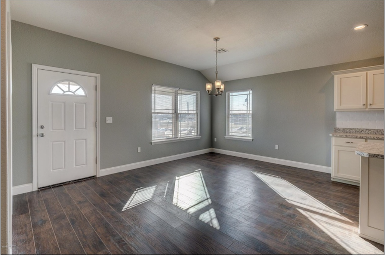 2219 Kentucky Ave - Photo 4 of 10