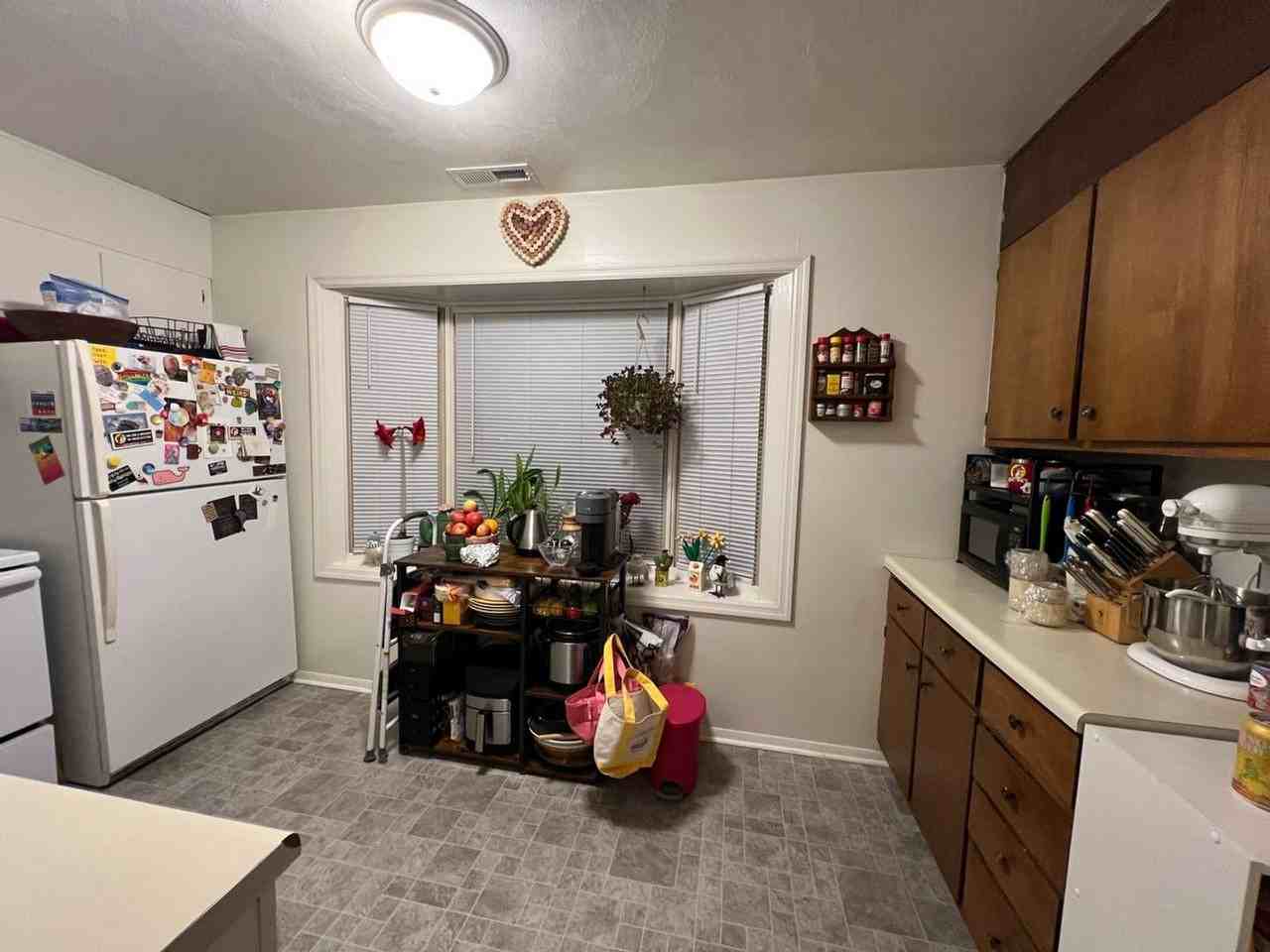 2800 Newton Ct - Photo 2 of 17