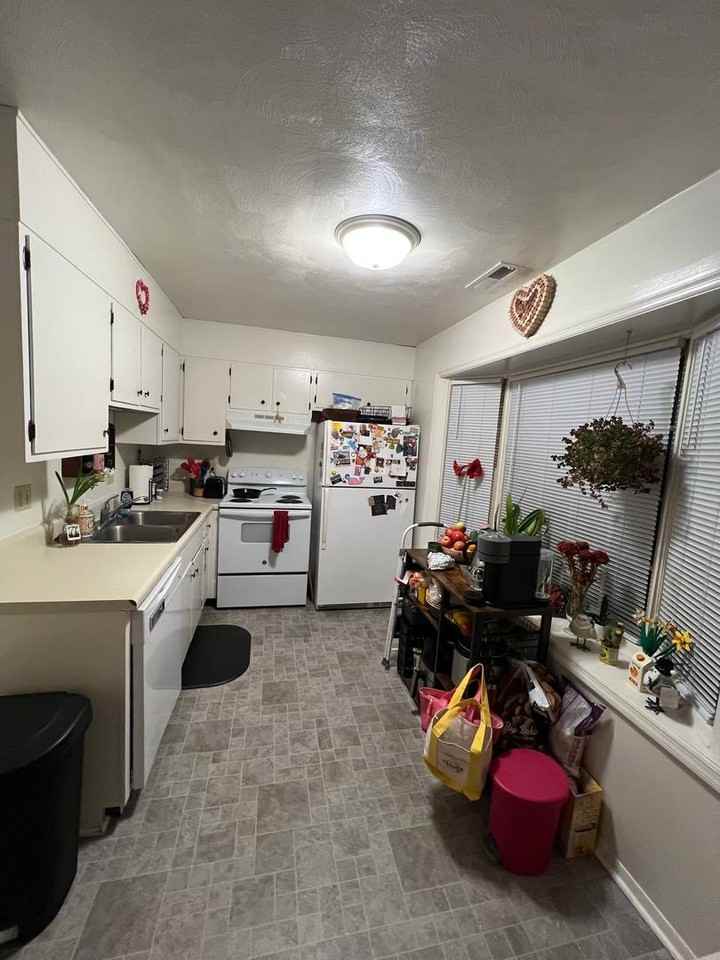 2800 Newton Ct - Photo 3 of 17