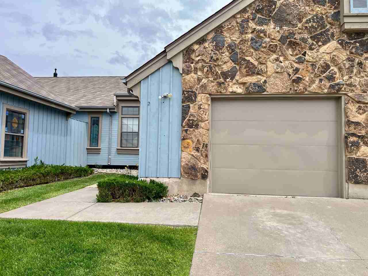 2 W Ridge Ct - Photo 3 of 20