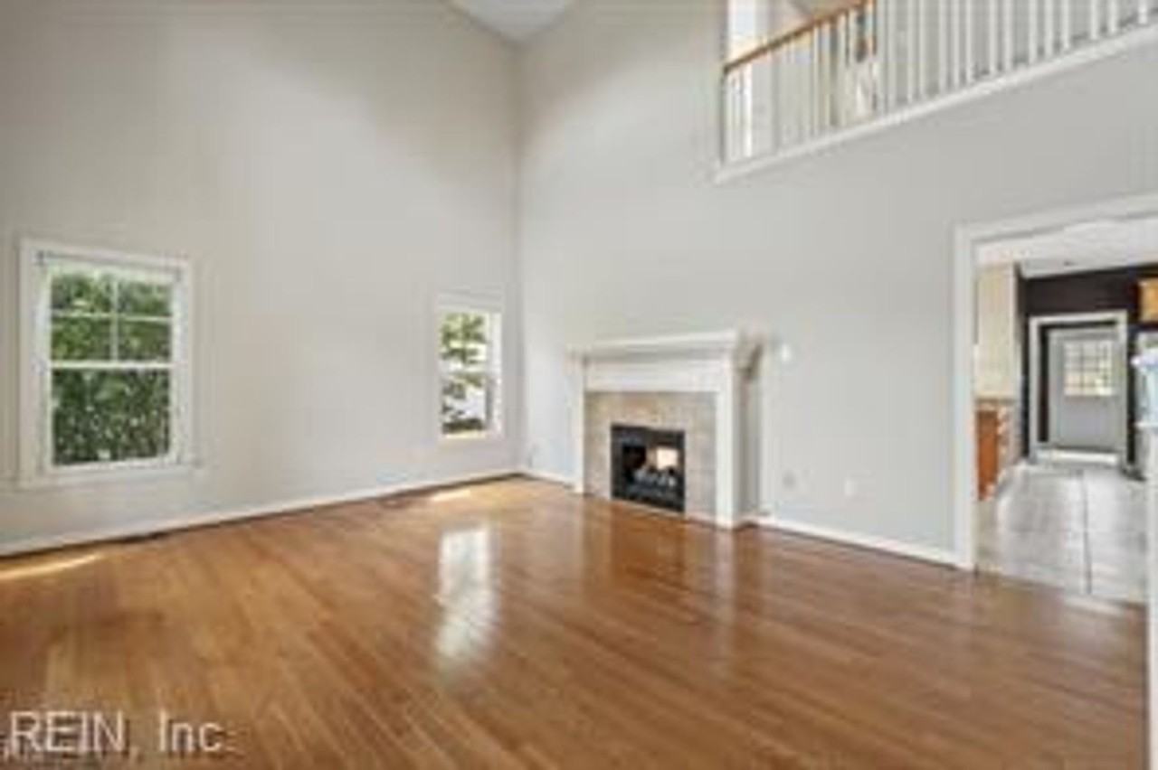 407 Pennsylvania Ave - Photo 2 of 17