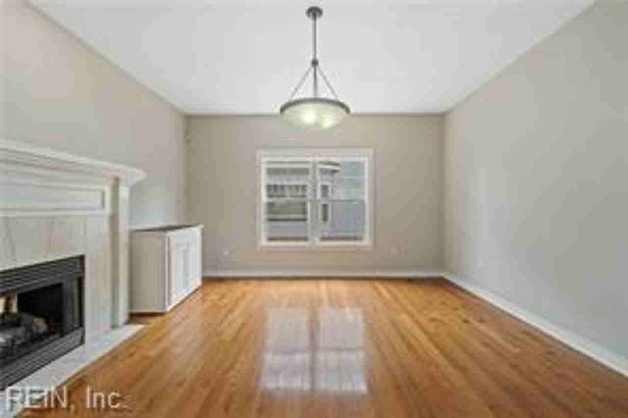 407 Pennsylvania Ave - Photo 3 of 17