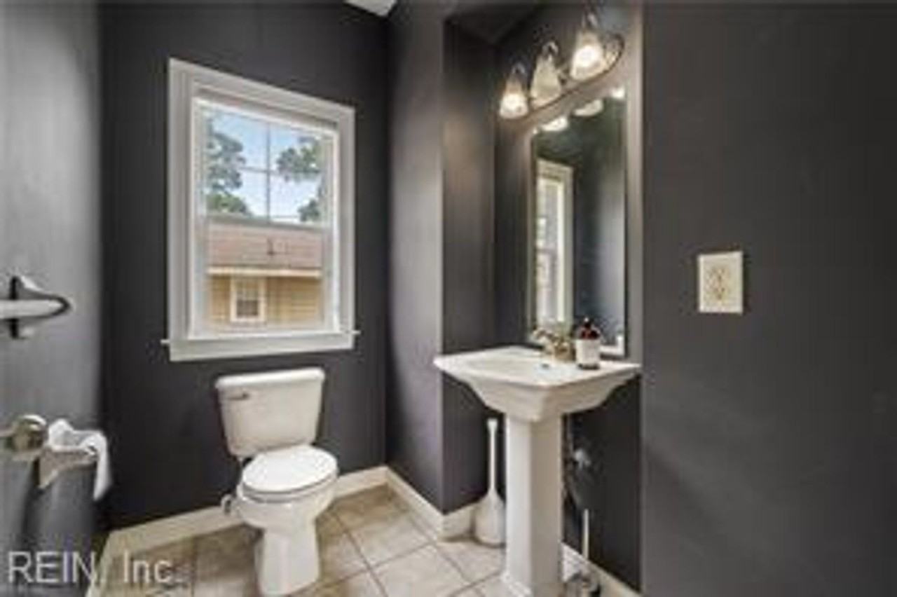 407 Pennsylvania Ave - Photo 6 of 17