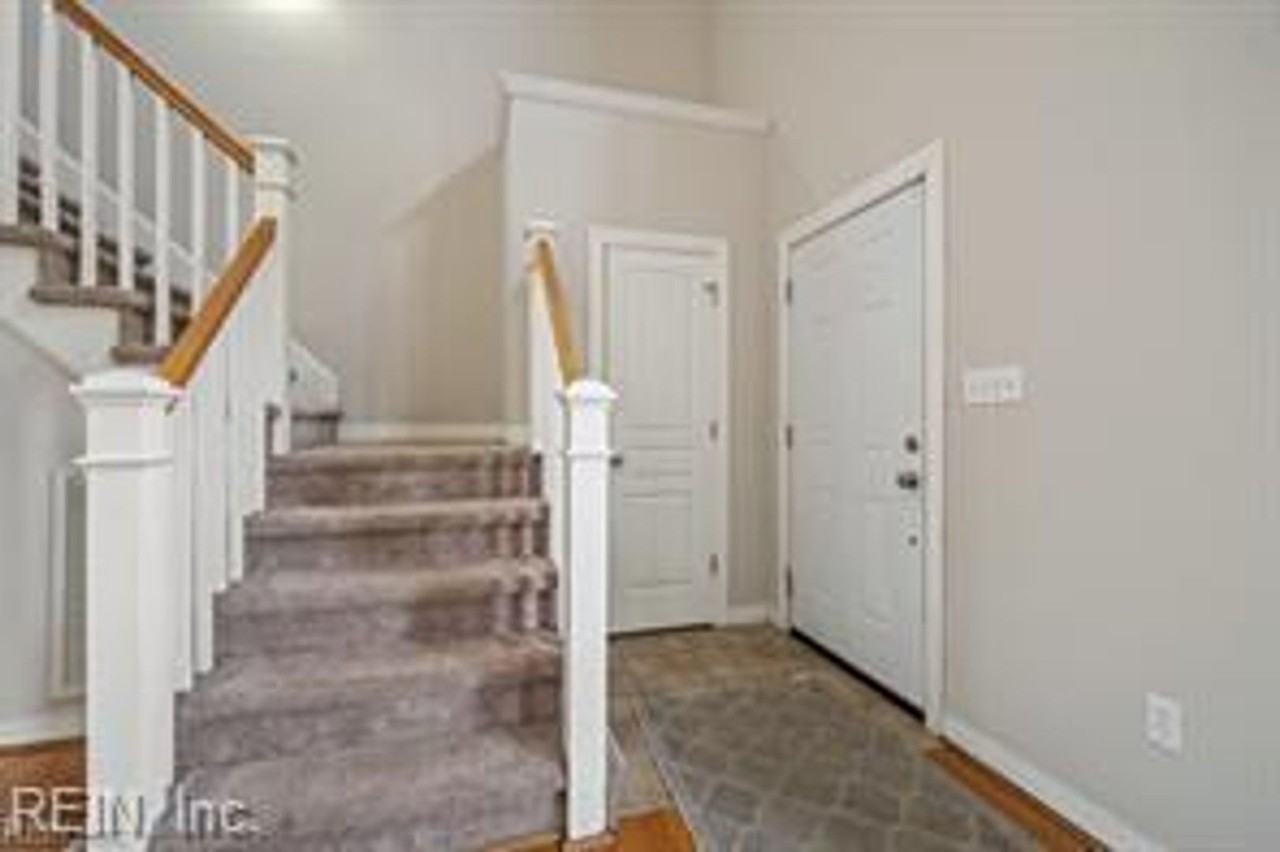 407 Pennsylvania Ave - Photo 7 of 17