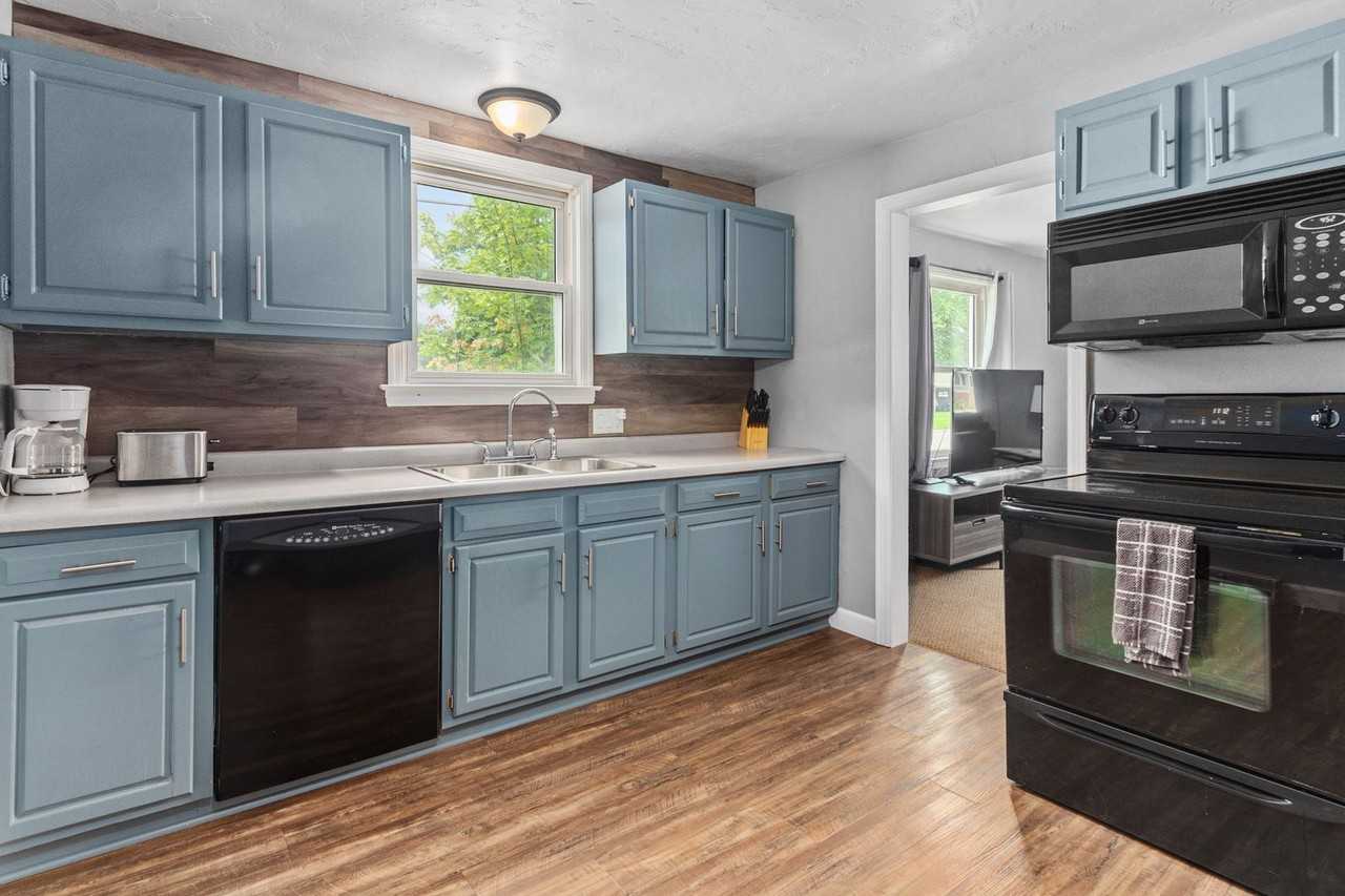1621 14th Ave - Photo 2 of 17