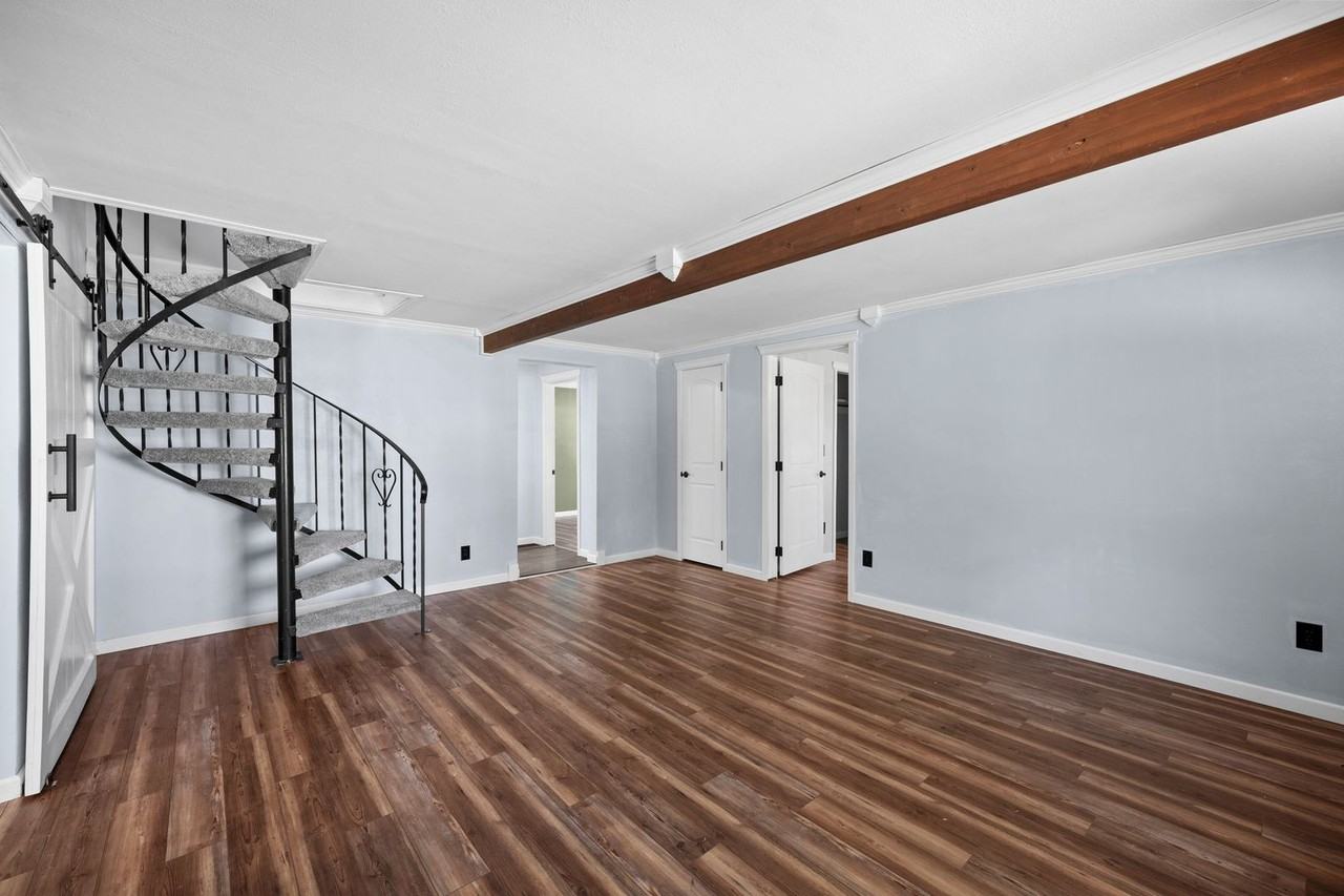 1504 E Queen Ave - Photo 3 of 30