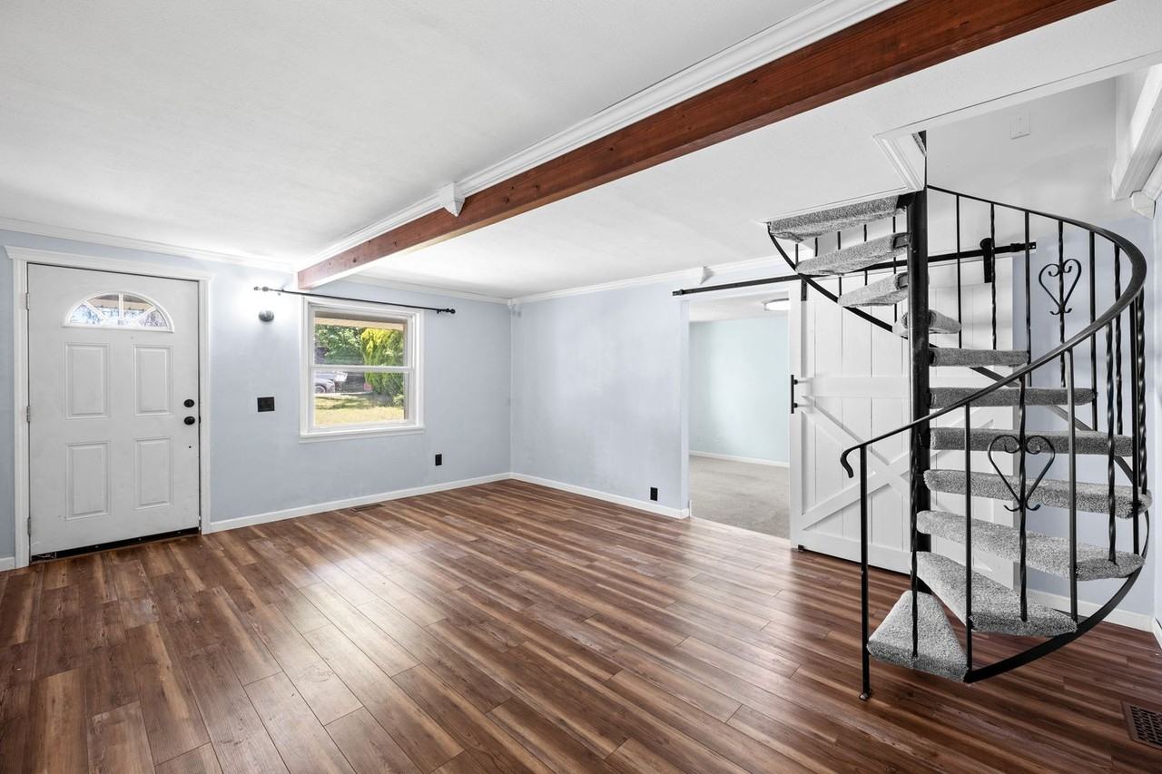 1504 E Queen Ave - Photo 4 of 30