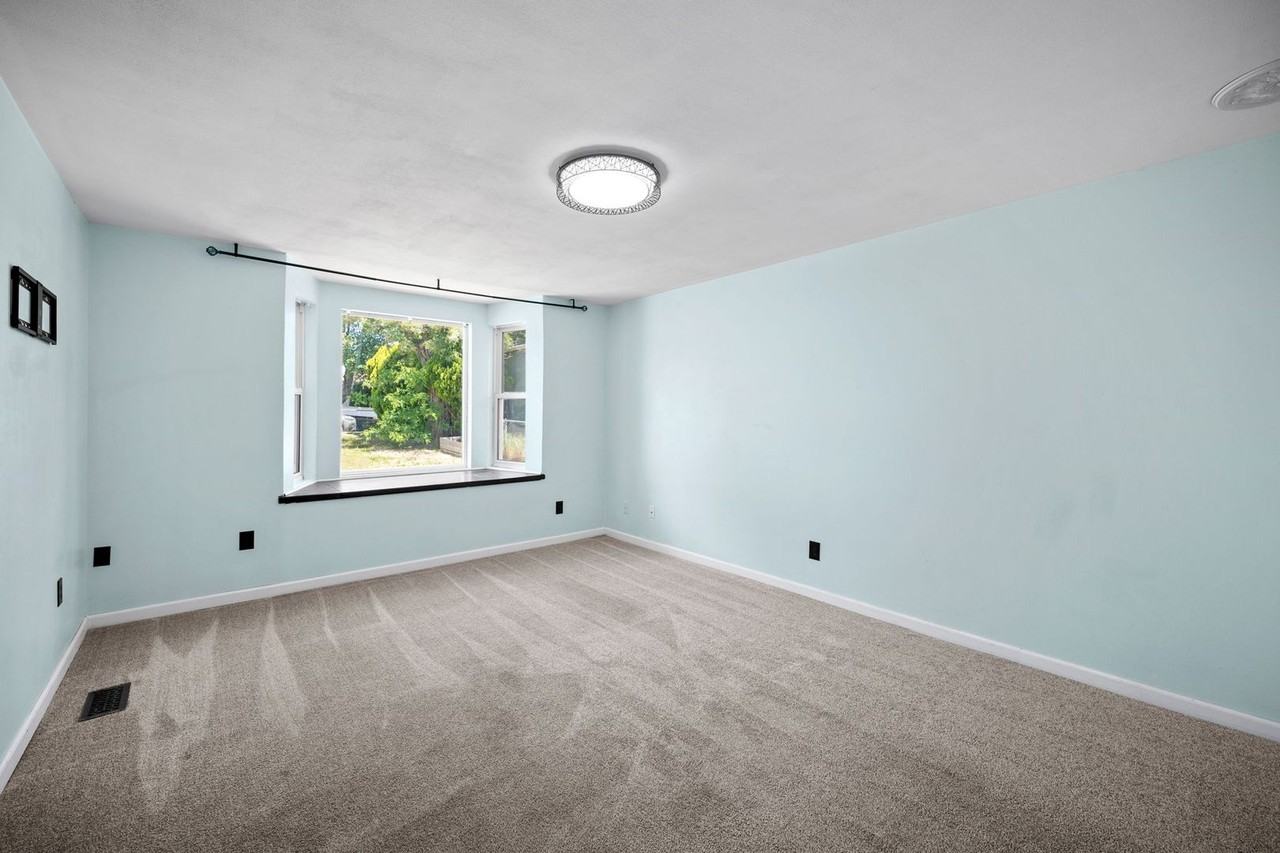 1504 E Queen Ave - Photo 5 of 30