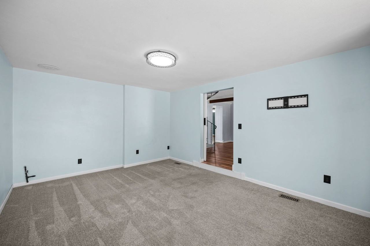 1504 E Queen Ave - Photo 7 of 30