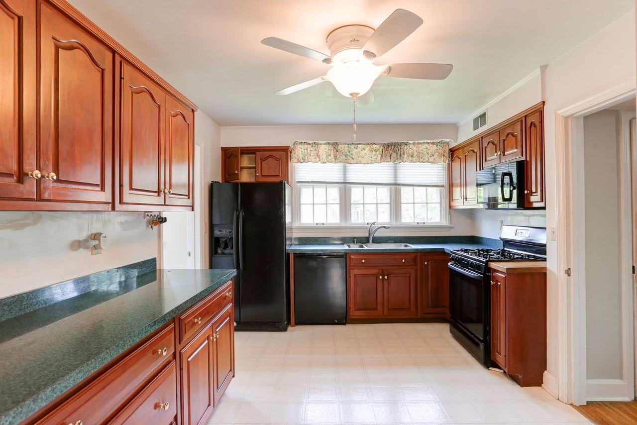 384 N 26th St - Photo 7 of 39