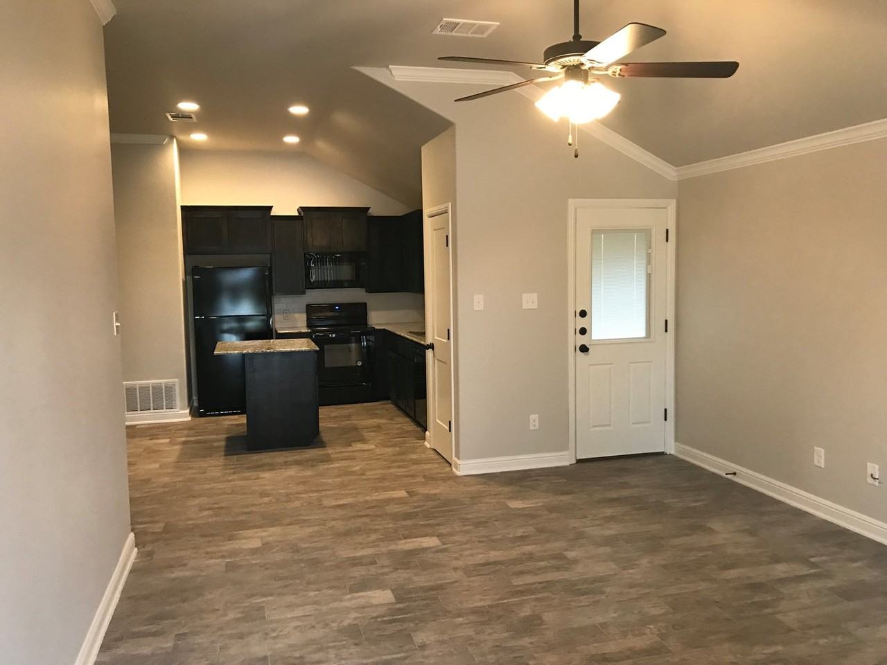 5600 Settlers Ct #B - Photo 3 of 24