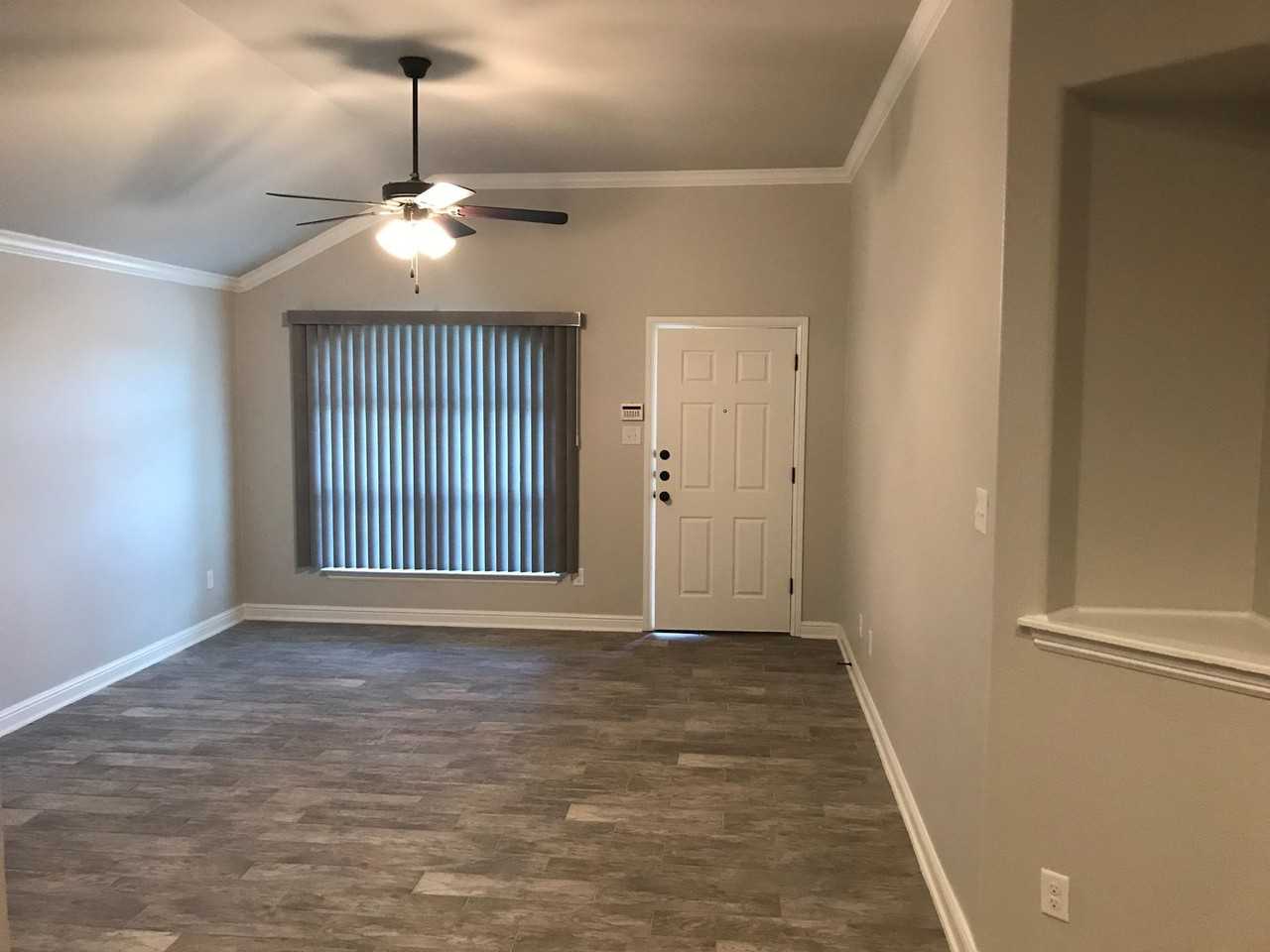 5600 Settlers Ct #B - Photo 4 of 24