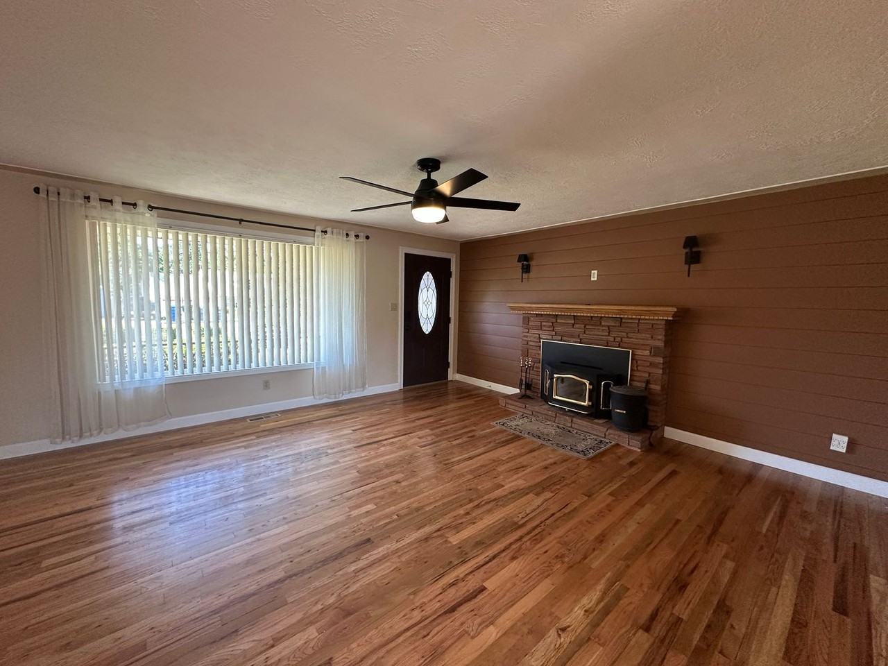 385 Boone Rd Se - Photo 2 of 19