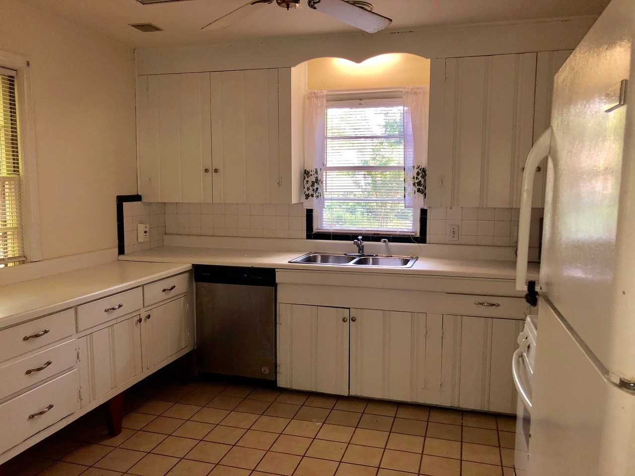 6810 Edmonstone Ave - Photo 5 of 10