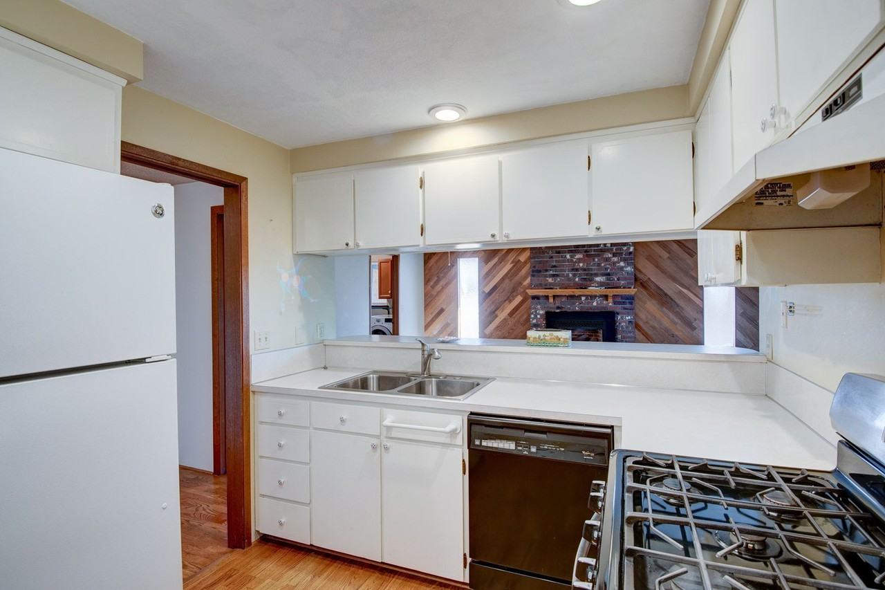 1983 Ne Sumner Dr - Photo 2 of 28