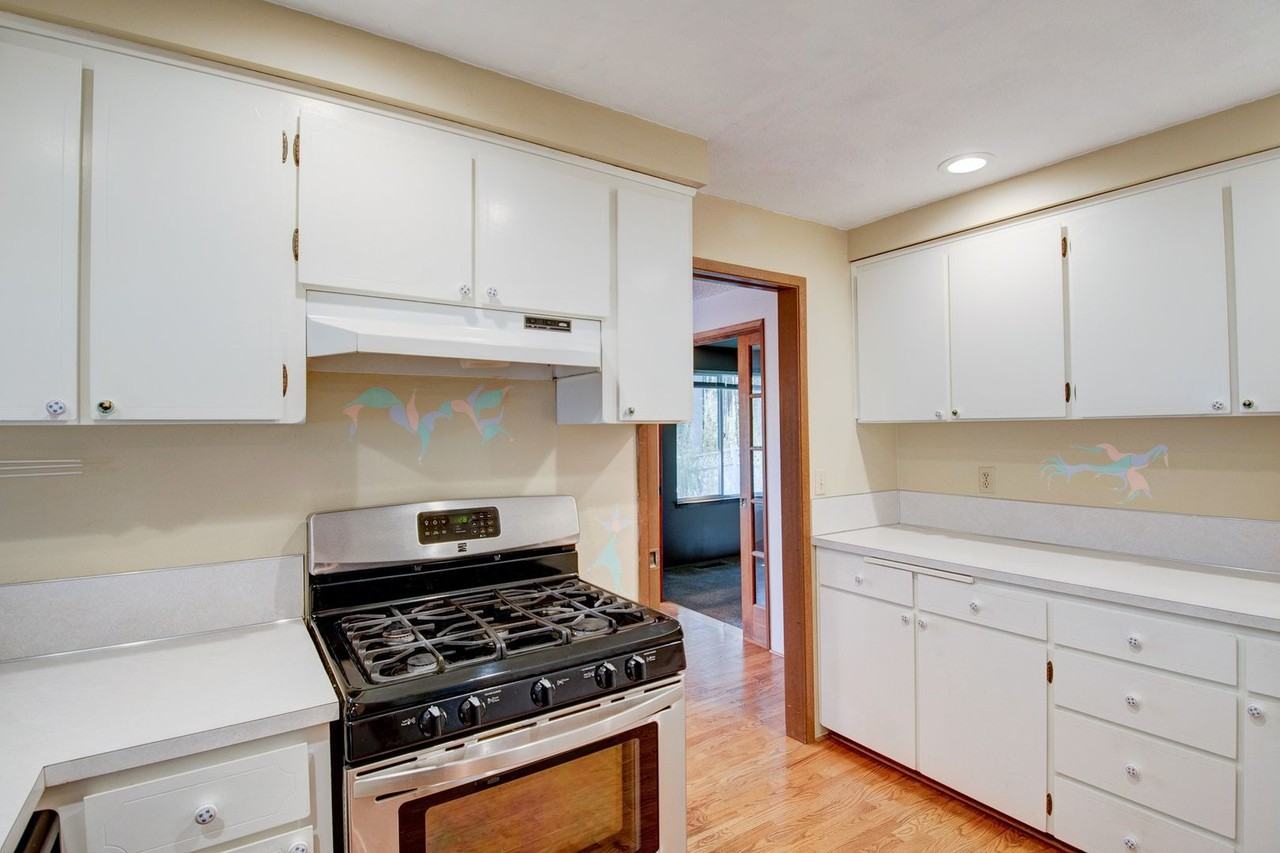 1983 Ne Sumner Dr - Photo 3 of 28