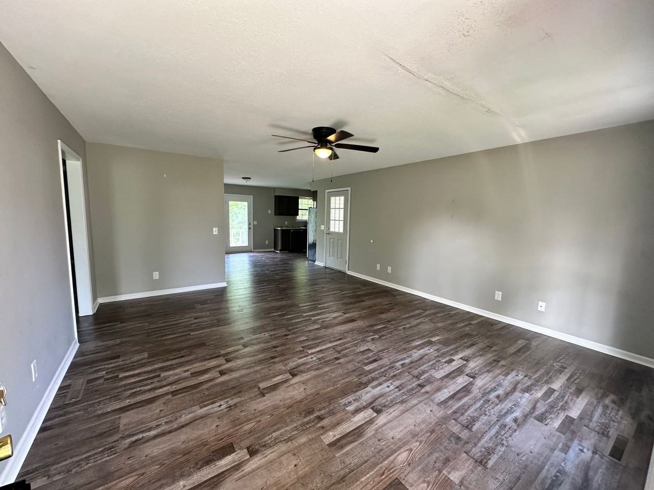 1009 Northwood Dr - Photo 2 of 8