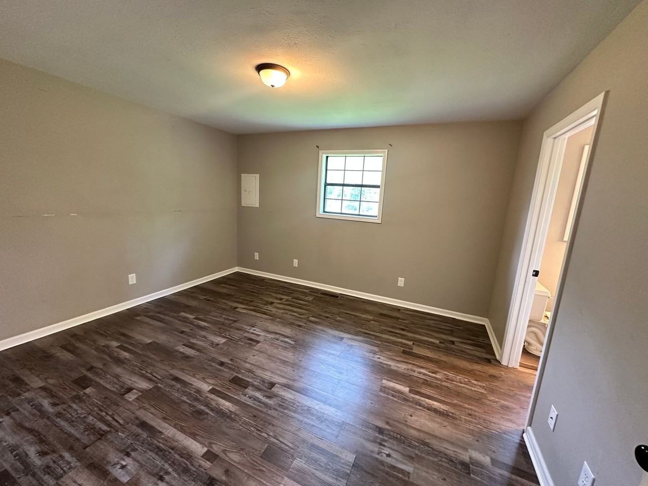 1009 Northwood Dr - Photo 5 of 8