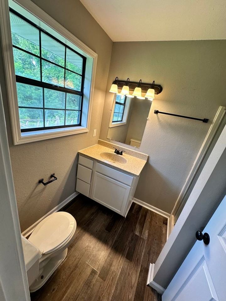 1009 Northwood Dr - Photo 6 of 8