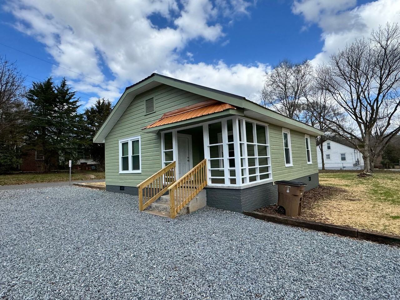 926 Logan St - Photo 2 of 31